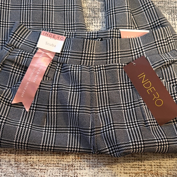 Black & White Plaid Casual Pants - Picture 2 of 3